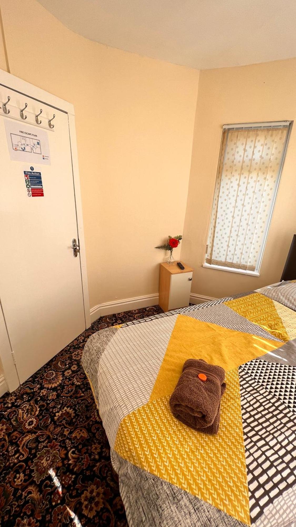 Castle Lodge Guest House 86-88 Sheil Rd L6 3Af ليفربول المظهر الخارجي الصورة