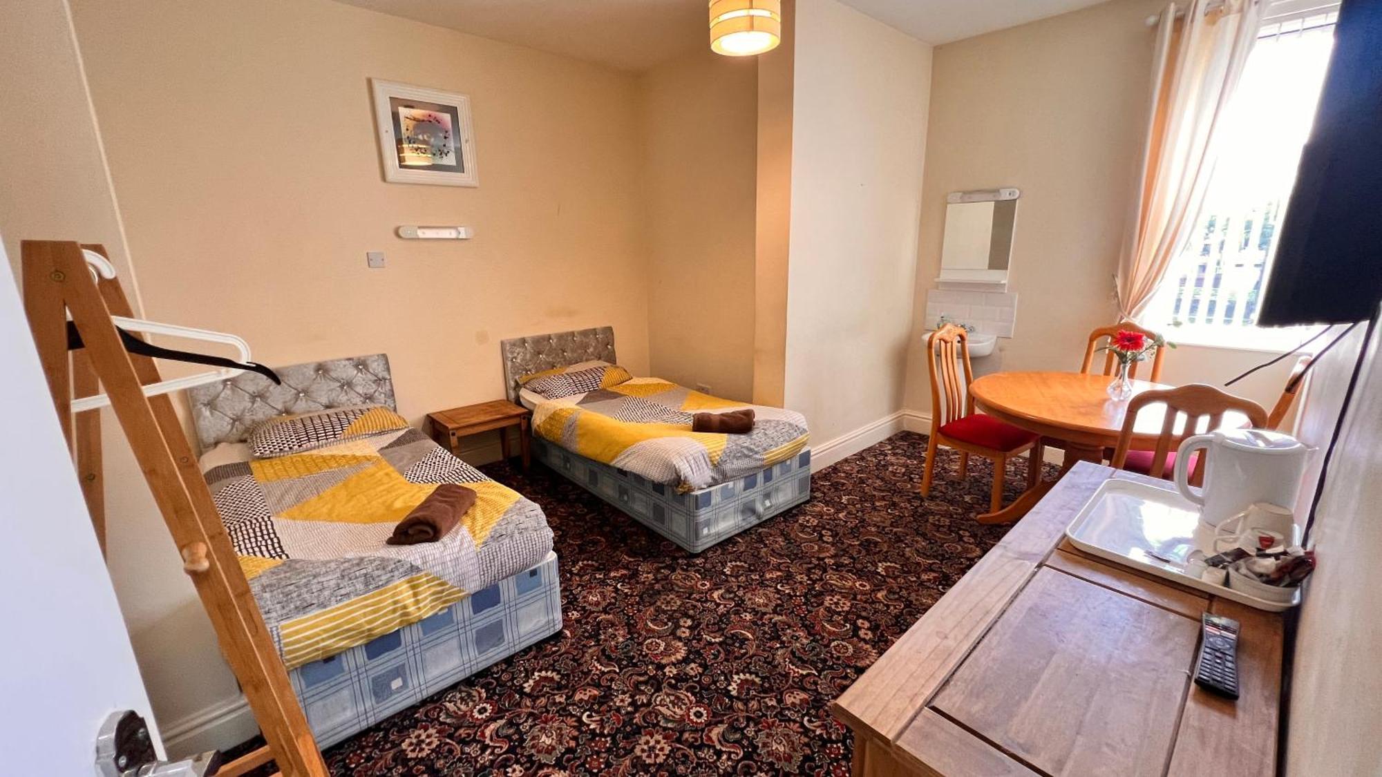 Castle Lodge Guest House 86-88 Sheil Rd L6 3Af ليفربول المظهر الخارجي الصورة