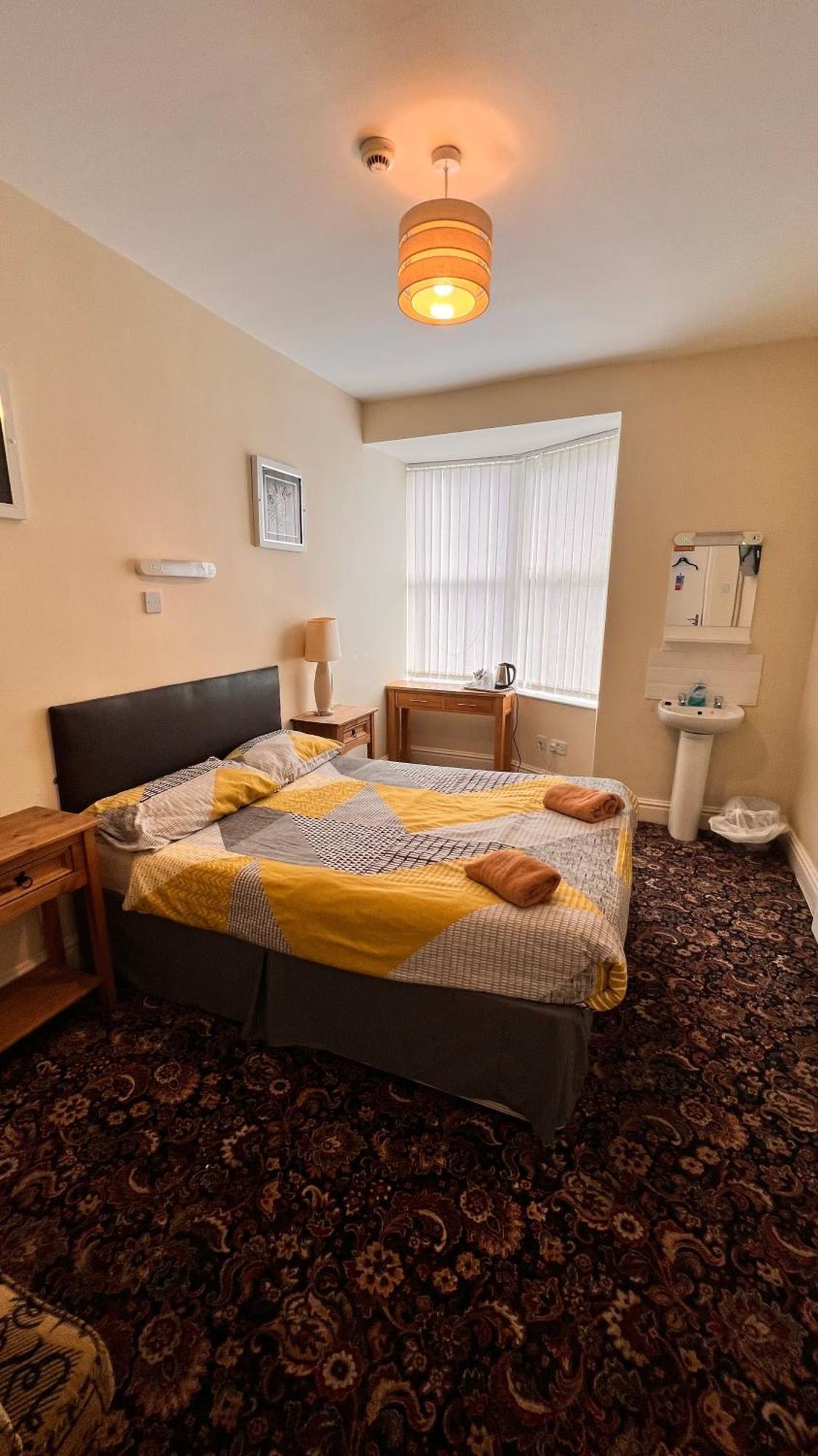 Castle Lodge Guest House 86-88 Sheil Rd L6 3Af ليفربول المظهر الخارجي الصورة