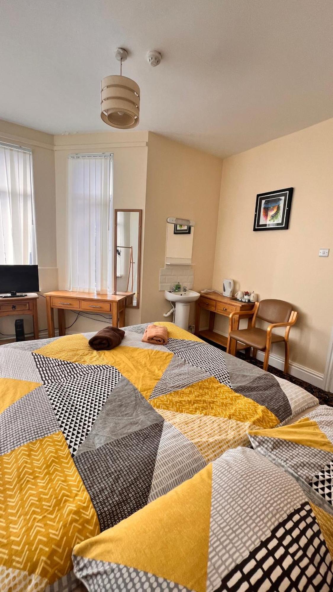 Castle Lodge Guest House 86-88 Sheil Rd L6 3Af ليفربول المظهر الخارجي الصورة