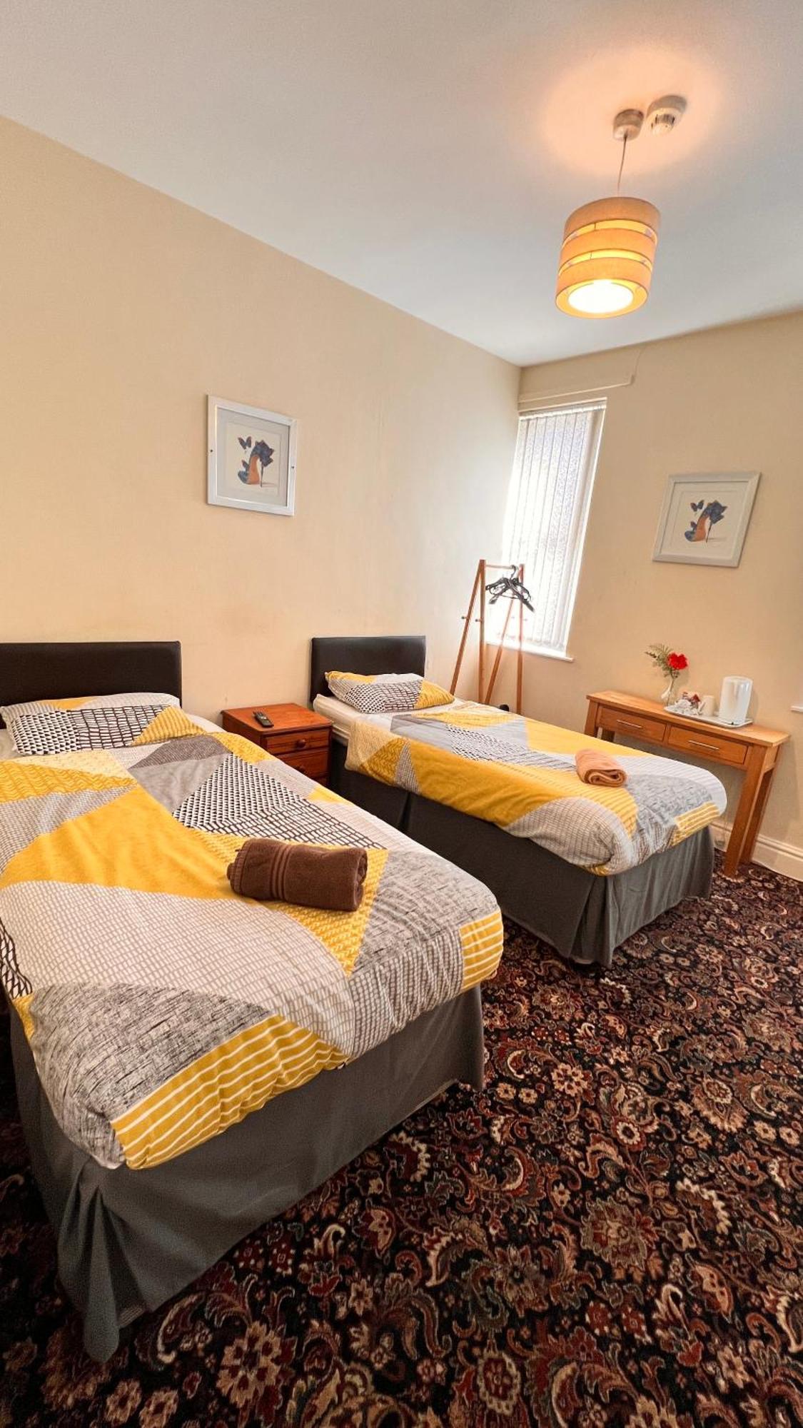 Castle Lodge Guest House 86-88 Sheil Rd L6 3Af ليفربول المظهر الخارجي الصورة