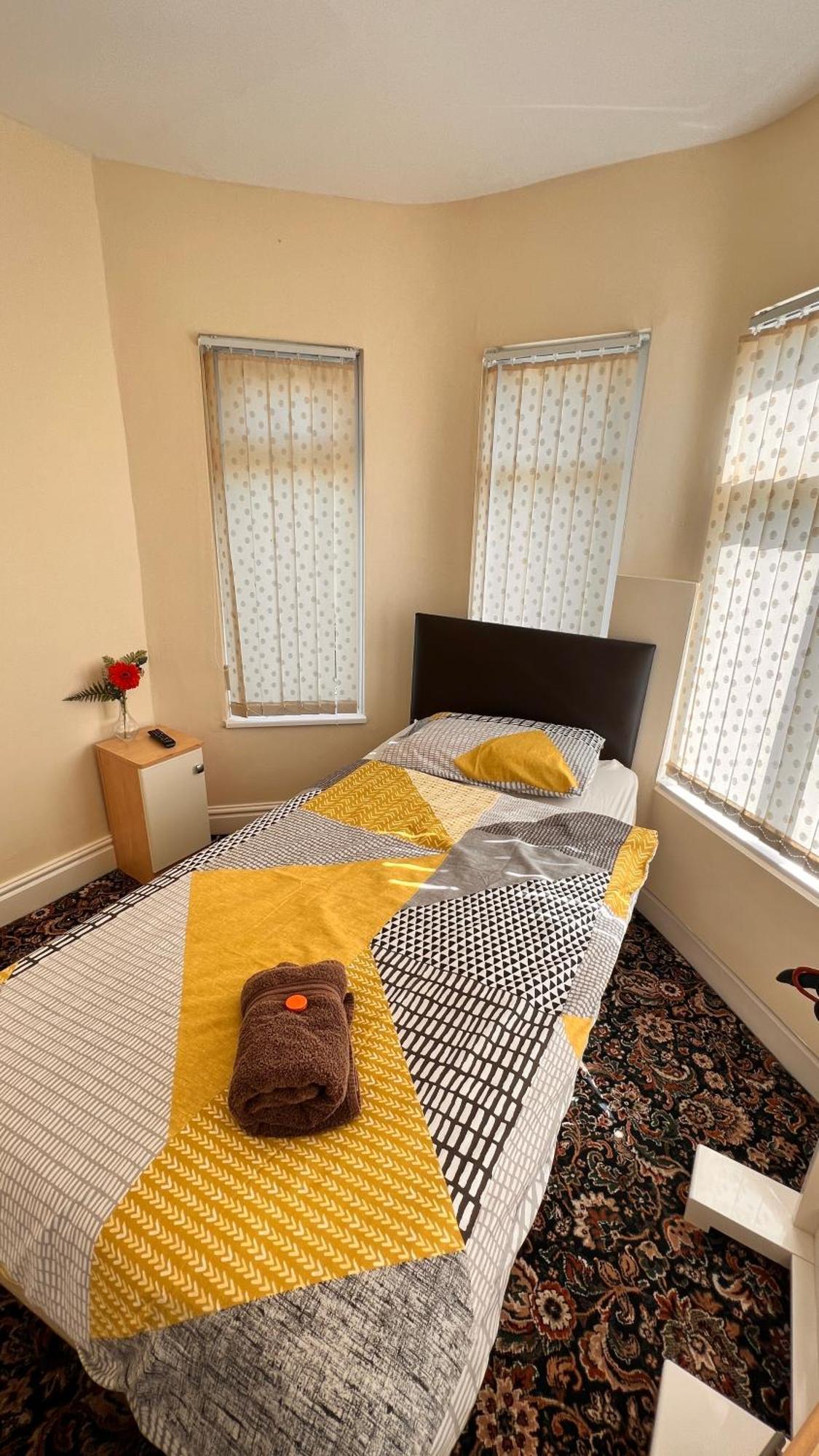 Castle Lodge Guest House 86-88 Sheil Rd L6 3Af ليفربول المظهر الخارجي الصورة