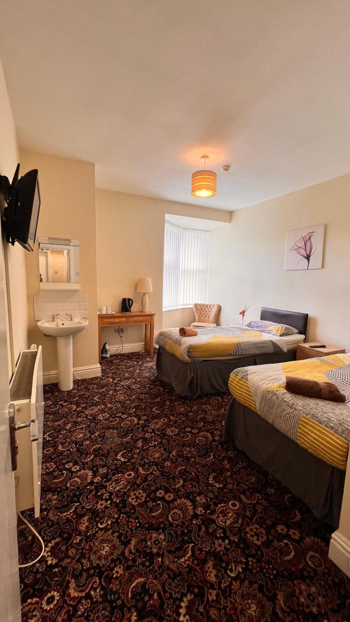 Castle Lodge Guest House 86-88 Sheil Rd L6 3Af ليفربول المظهر الخارجي الصورة