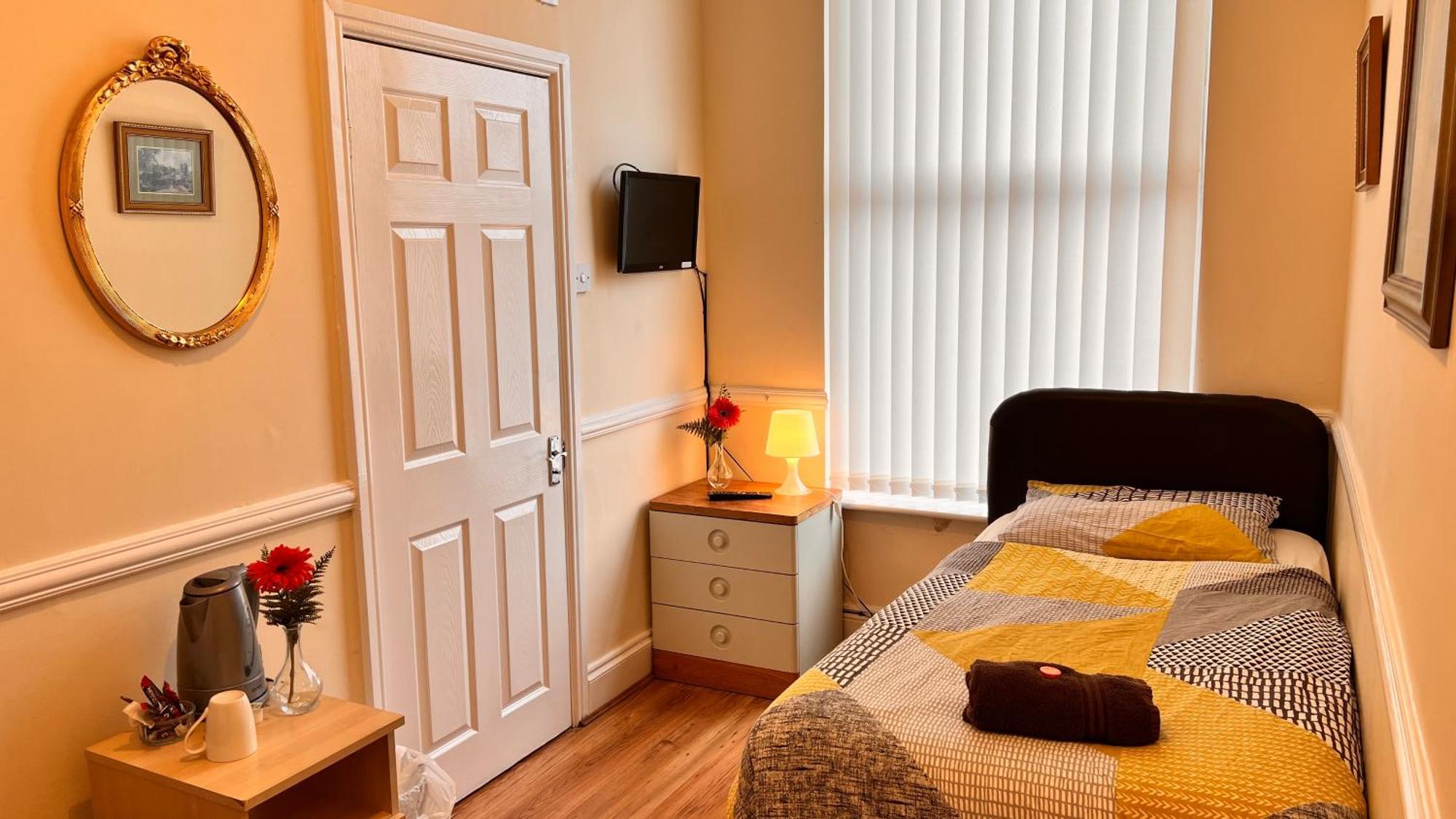 Castle Lodge Guest House 86-88 Sheil Rd L6 3Af ليفربول المظهر الخارجي الصورة