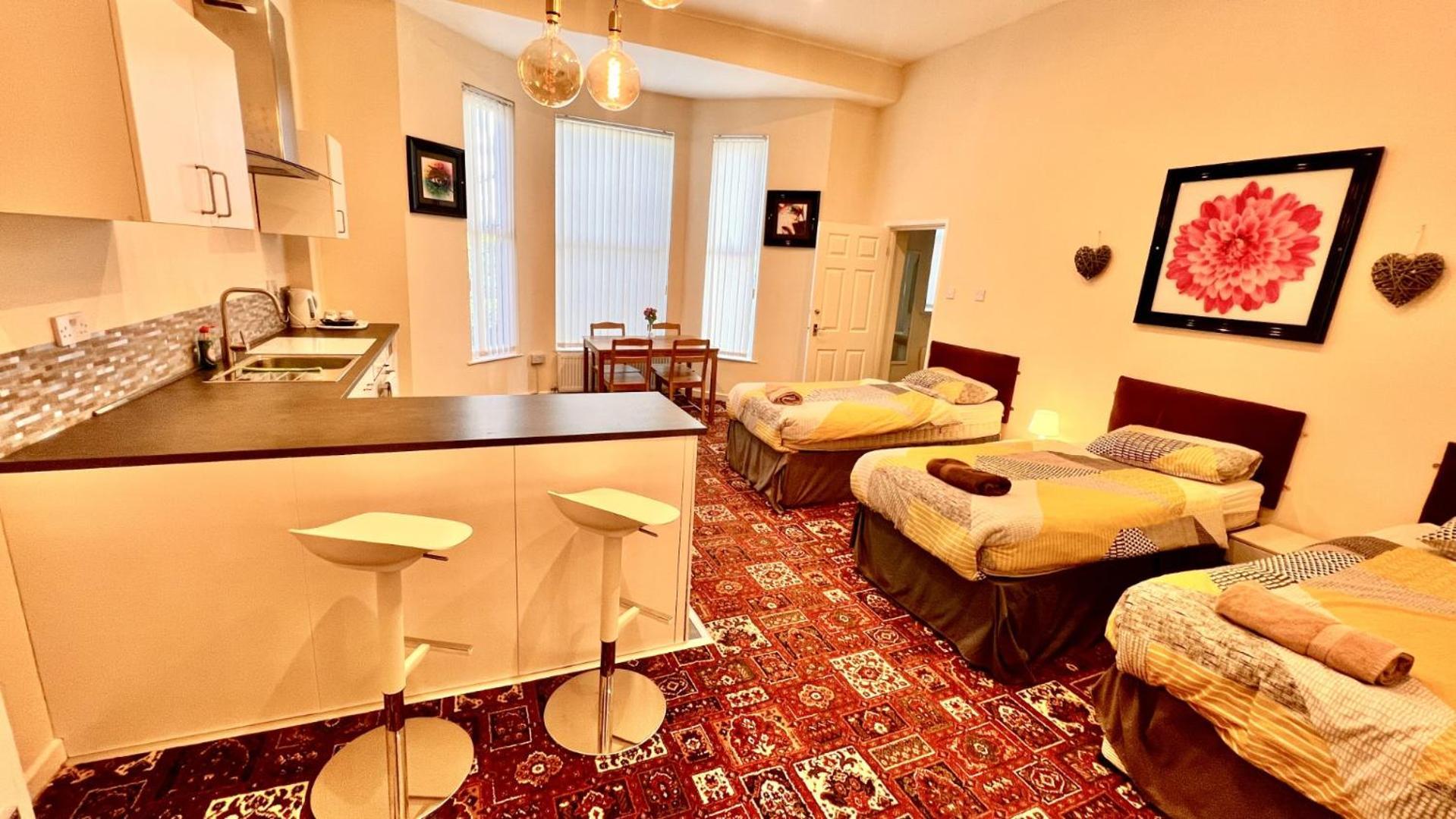 Castle Lodge Guest House 86-88 Sheil Rd L6 3Af ليفربول المظهر الخارجي الصورة
